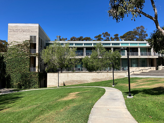 研究室が入っている建物(George Palade Laboratories)